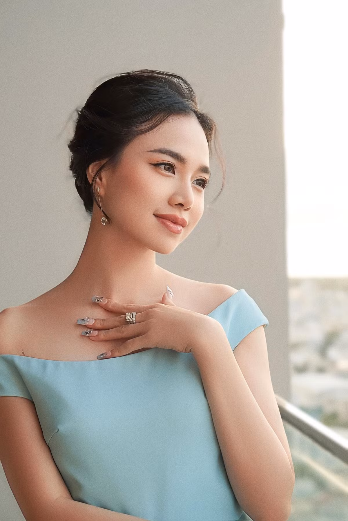 Về nghệ thuật, bên cạnh sự trở lại với vai diễn nhỏ xinh trong "Người vợ cuối cùng", Đinh Ngọc Diệp đang chờ "cái duyên" để được đảm nhiệm vai chính trong một dự án phim của chồng khi tới thời điểm thích hợp.