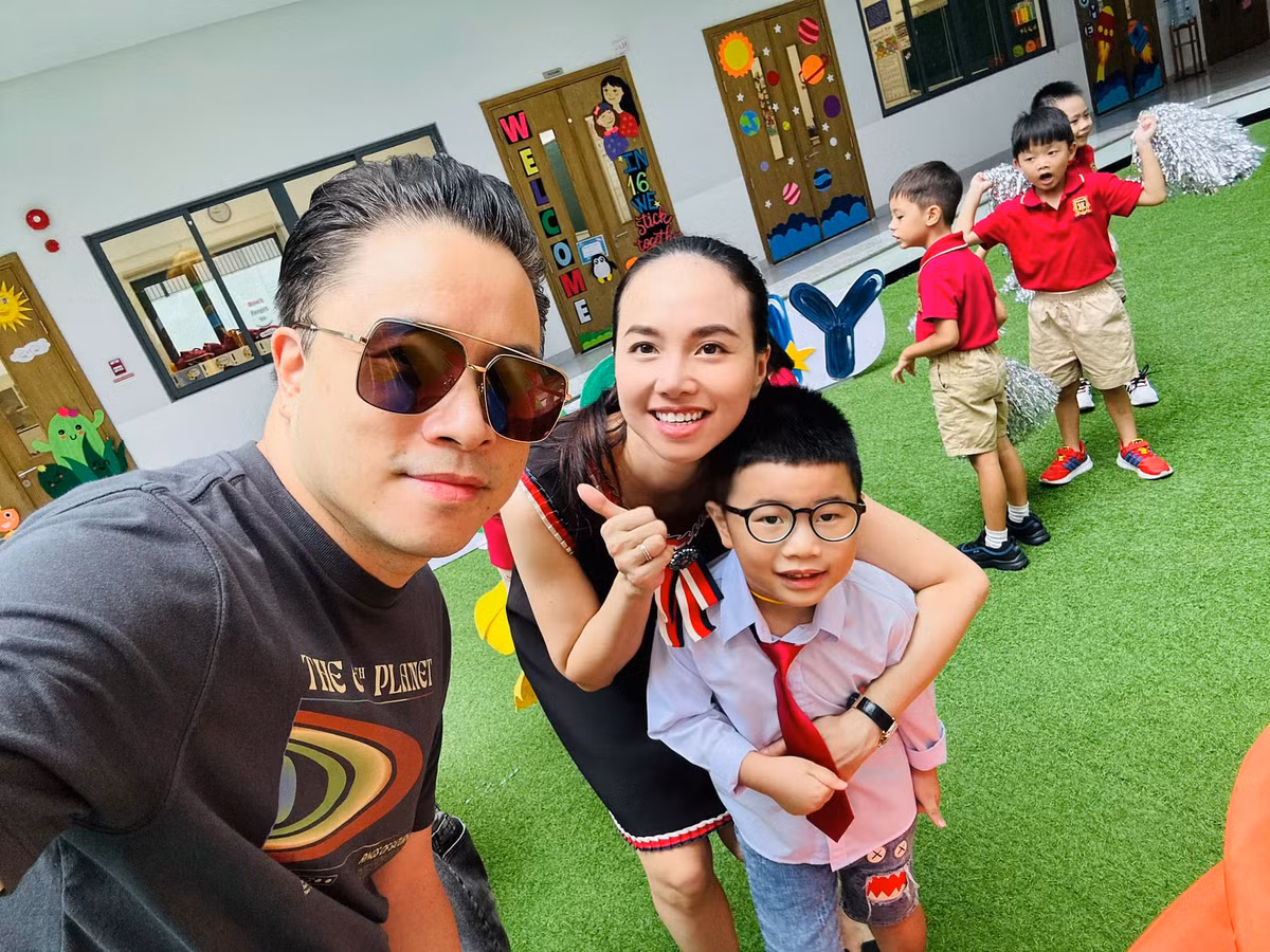 Xuất thân là một người mẫu, Đinh Ngọc Diệp từng đoạt danh hiệu Hoa khôi Tây Đô 2004 và giải Người mẫu được yêu thích của năm 2006. Sau này, cô hoạt động với vai trò là một diễn viên.