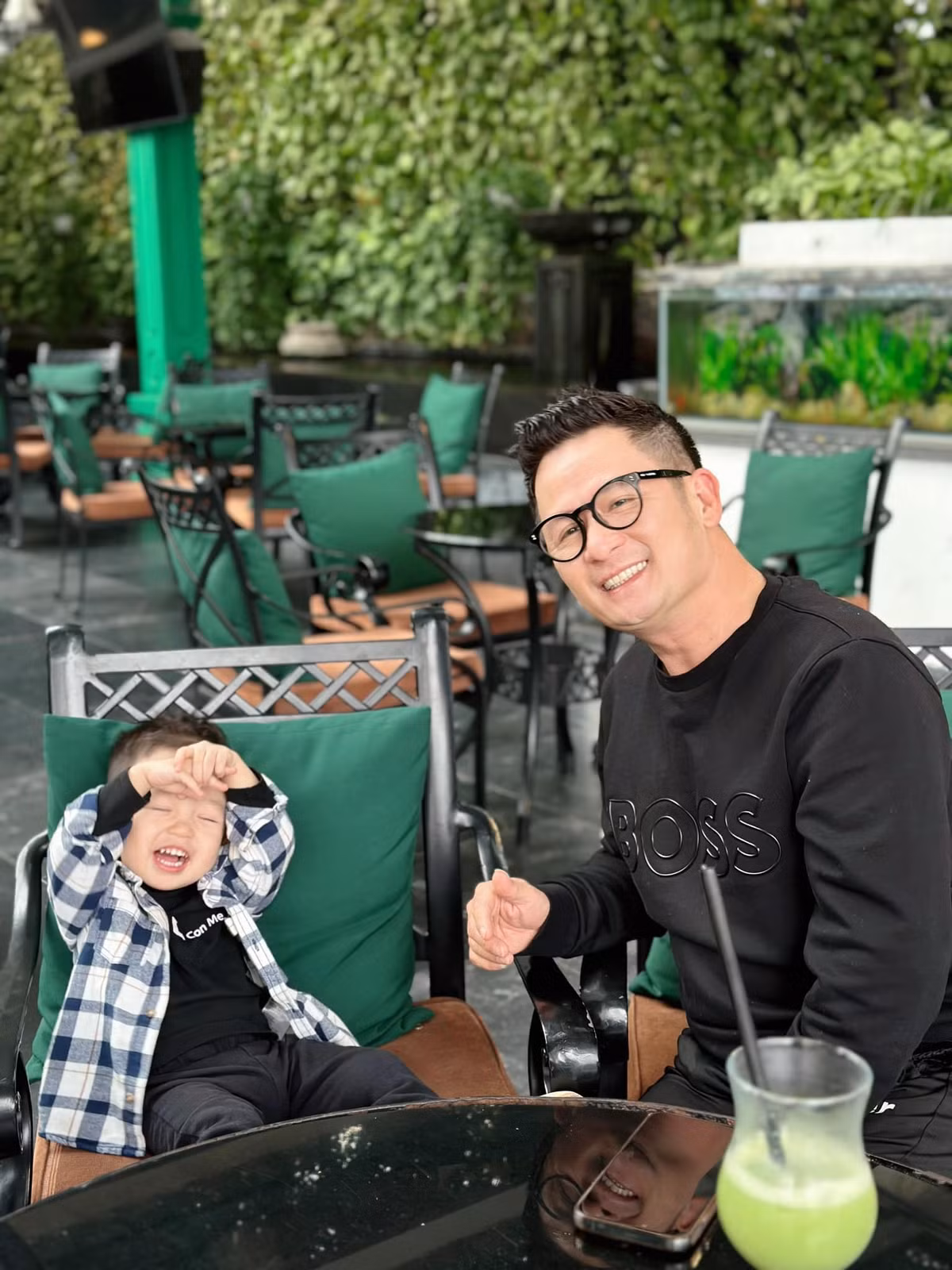 Bằng Kiều và bạn gái hiện tại có một cậu con trai chung hơn 1 tuổi tên Bằng Nguyên. Theo Arttimes, bạn gái Bằng Kiều là người xinh đẹp, tài năng, kinh doanh về lĩnh vực làm đẹp tại Hà Nội.