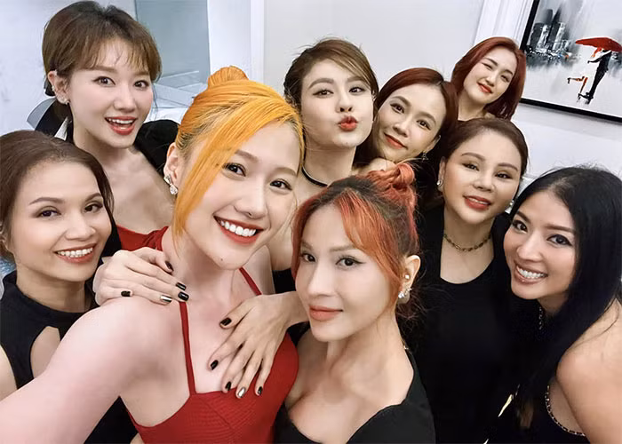 Các sự kiện quan trọng của Uyển Ân luôn có sự xuất hiện, cổ vũ của chị dâu Hari Won.