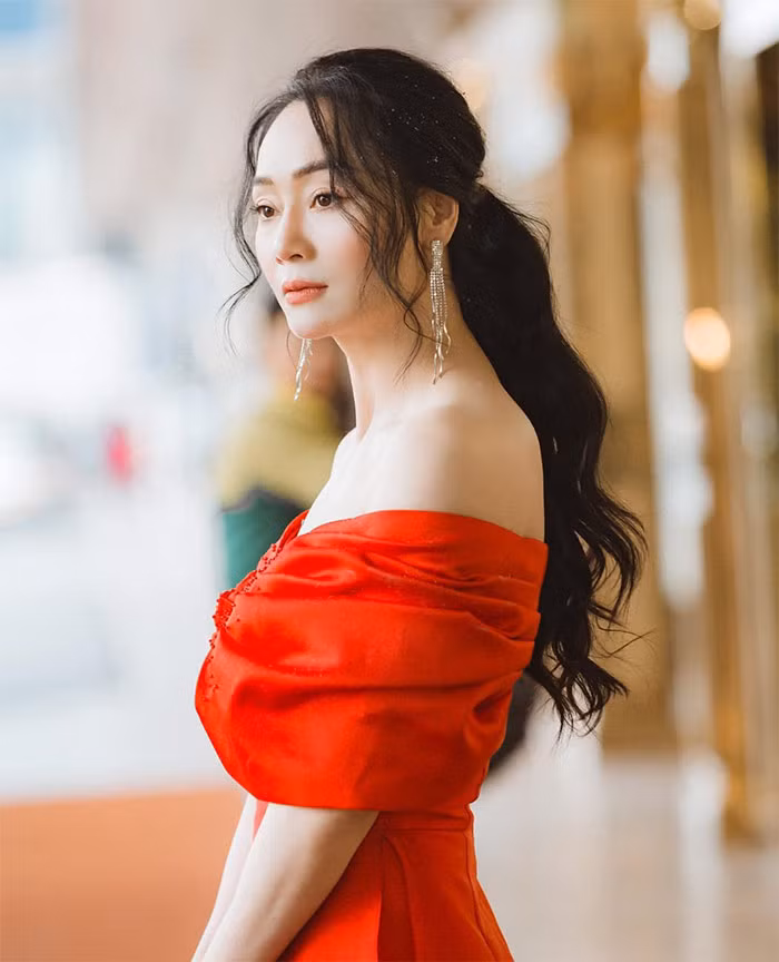 Thần thái của nữ diễn viên "Đừng bắt em phải quên" luôn giúp cô tỏa sáng mọi lúc.
