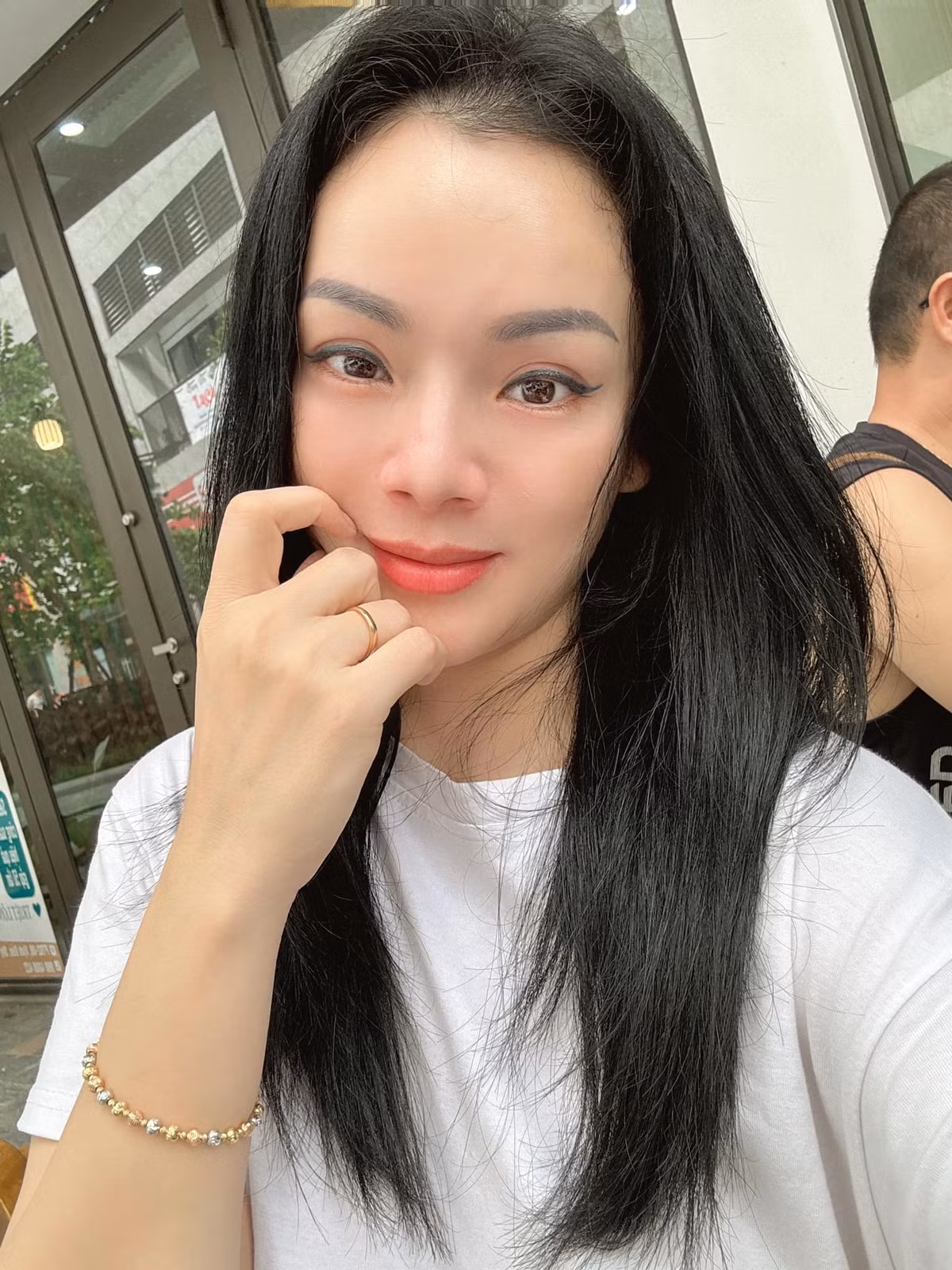 Đầu năm 2021, Tân Nhàn làm đám cưới với người chồng thứ hai. Được biết, chồng của nữ ca sĩ là Phó giáo sư – tiến sĩ, Viện trưởng của một Viện khoa học công nghệ. Ngoài ra, anh còn giảng dạy trong lĩnh vực thể thao.