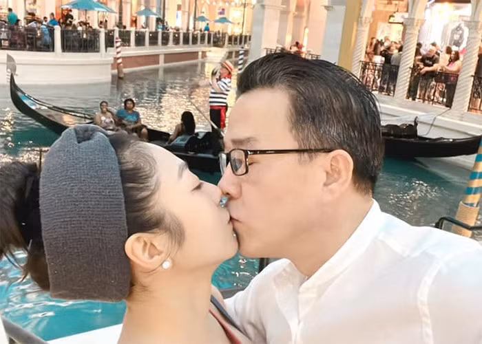 Anh âm thầm khẳng định mối quan hệ với Hà Thanh Xuân vẫn êm đẹp bằng cách phần lớn video Thắng Ngô đăng tải trên mạng xã hội đều lồng tiếng hát của Hà Thanh Xuân.