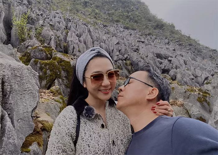 Về phía "vua cá Koi" mặc dù không lên tiếng khẳng định chuyện chia tay Hà Thanh Xuân nhưng anh đã khóa tài khoản mạng xã hội cũ, lập ra tài khoản mới và chỉ để lại hai ảnh chụp chung với Hà Thanh Xuân.