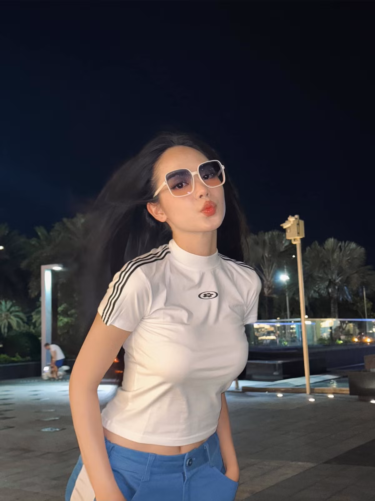 Sau 3 tháng thừa nhận "dao kéo", mỹ nhân sinh năm 2002 cho thấy sự "lột xác" ngoạn mục cả về nhan sắc lẫn phong cách.