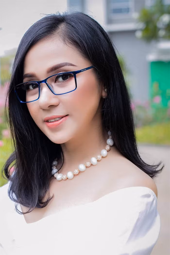 Vài năm sau cô trở lại phim ảnh với vai trò là diễn viễn, đạo diễn, giám khảo các chương trình gameshow. (Ảnh: FBNV)