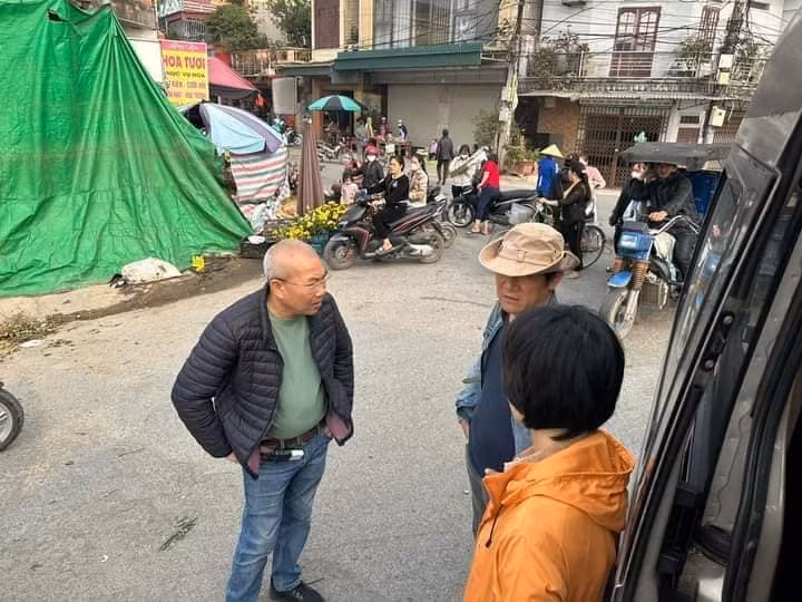 Bộ phim xoay quanh cuộc sống mưu sinh của những người lao động ở khu chợ nghèo. Luyến (Thanh Hương) và Lưu (NSƯT Hoàng Hải) nằm trong tuyến nhân vật chính. Ảnh: Beat Hậu Lộc.