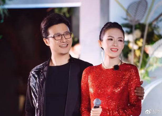  Chương Tử Di và Uông Phong bị bắt gặp nhiều lần hẹn hò giữa năm 2013. Thời điểm ấy, Chương Tử Di bị nghi ngờ là người thứ 3 chen chân vào cuộc hôn nhân thứ 3 của Uông Phong. (Ảnh: Sina)