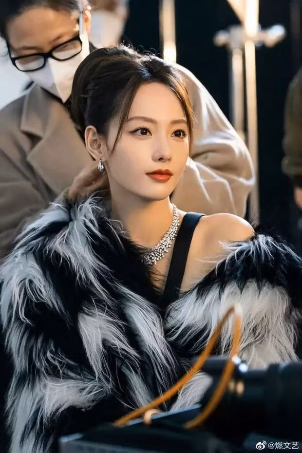 Sau khi kết thúc cuộc hôn nhân với Mãi Siêu, Trương Gia Nghê tích cực trở lại showbiz với nhiều hoạt động và nhận được những lời khen về ngoại hình. (Ảnh: Sina)
