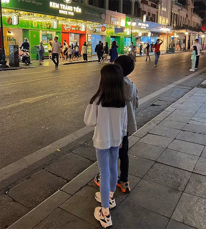 Có thời gian rảnh, vợ chồng Tăng Thanh Hà lại cho các con đi du lịch đây đó trong và ngoài nước.