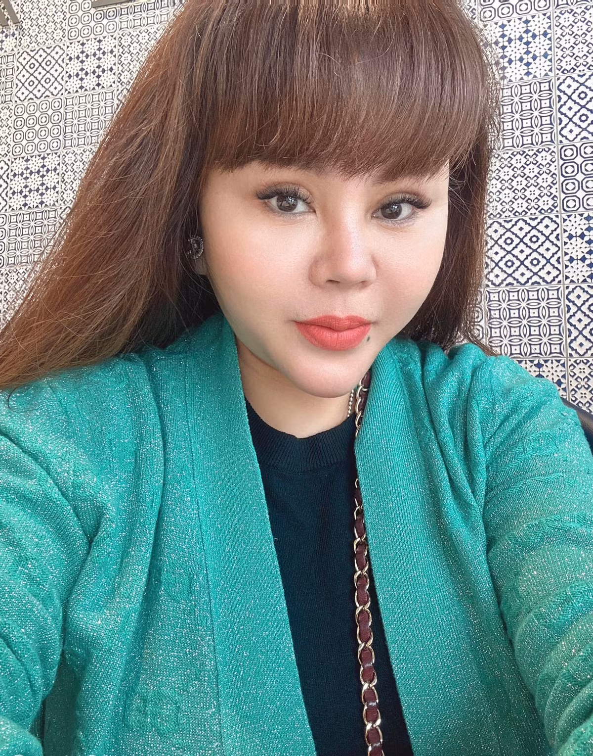Dù than lạm dụng app chỉnh sửa ảnh nhưng Lê Giang cũng không ngại đăng ảnh mặc mộc, tự tin với nhan sắc hậu "dao kéo".