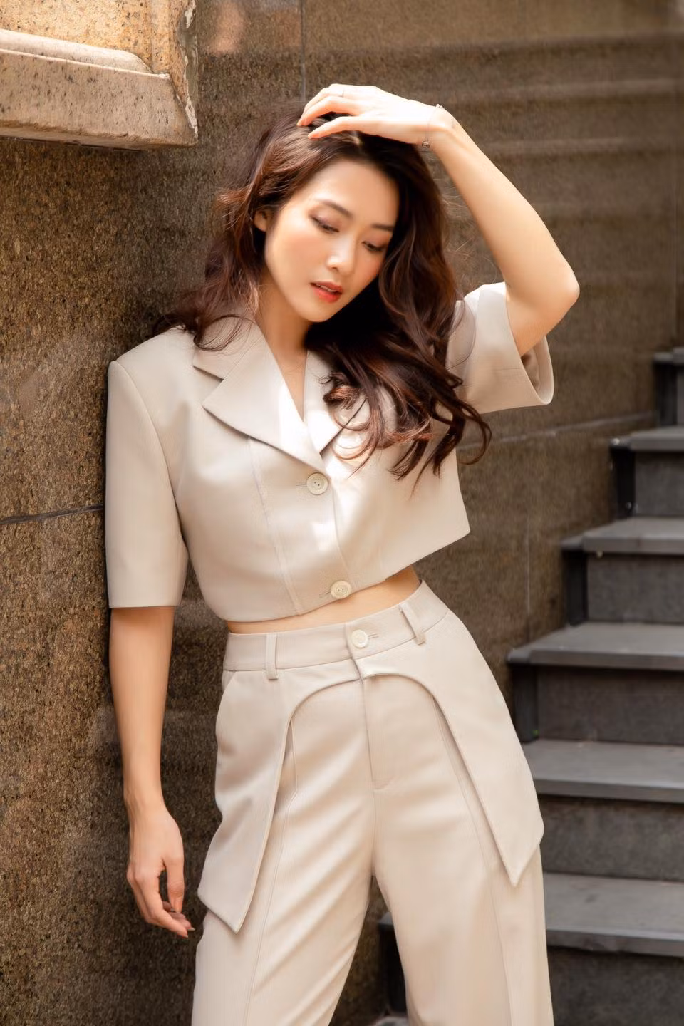 Dù vậy nàng dâu út trong "Gia đình mình vui bất thình lình" luôn thể hiện sự tự tin với vóc dáng của mình.