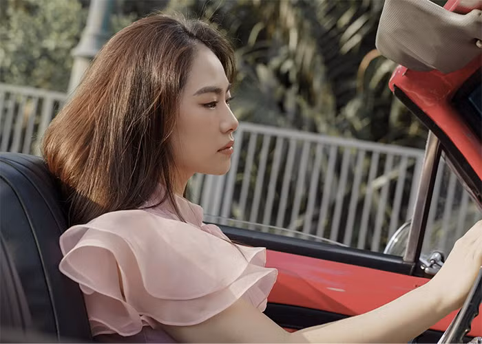 Trong thời gian dưỡng bệnh nữ ca sĩ phải che toàn bộ gương trong nhà vì không dám nhìn mặt mình lúc đó.
