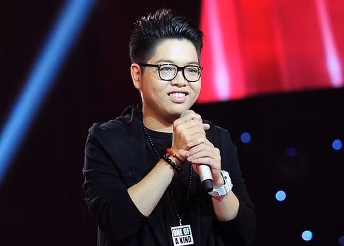 Thời điểm đó, nam ca sĩ có ngoại hình không ưa nhìn nên nhận nhiều lời miệt thị ngoại hình, chê bai. (Ảnh: baogiaothong.vn)