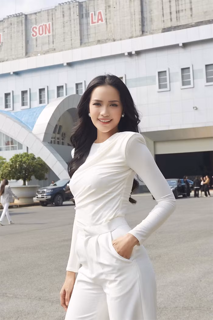 Người đẹp sinh năm 1994 được đánh giá sở hữu nhan sắc ngọt ngào cùng hình thể quyến rũ. (Ảnh: FBNV)