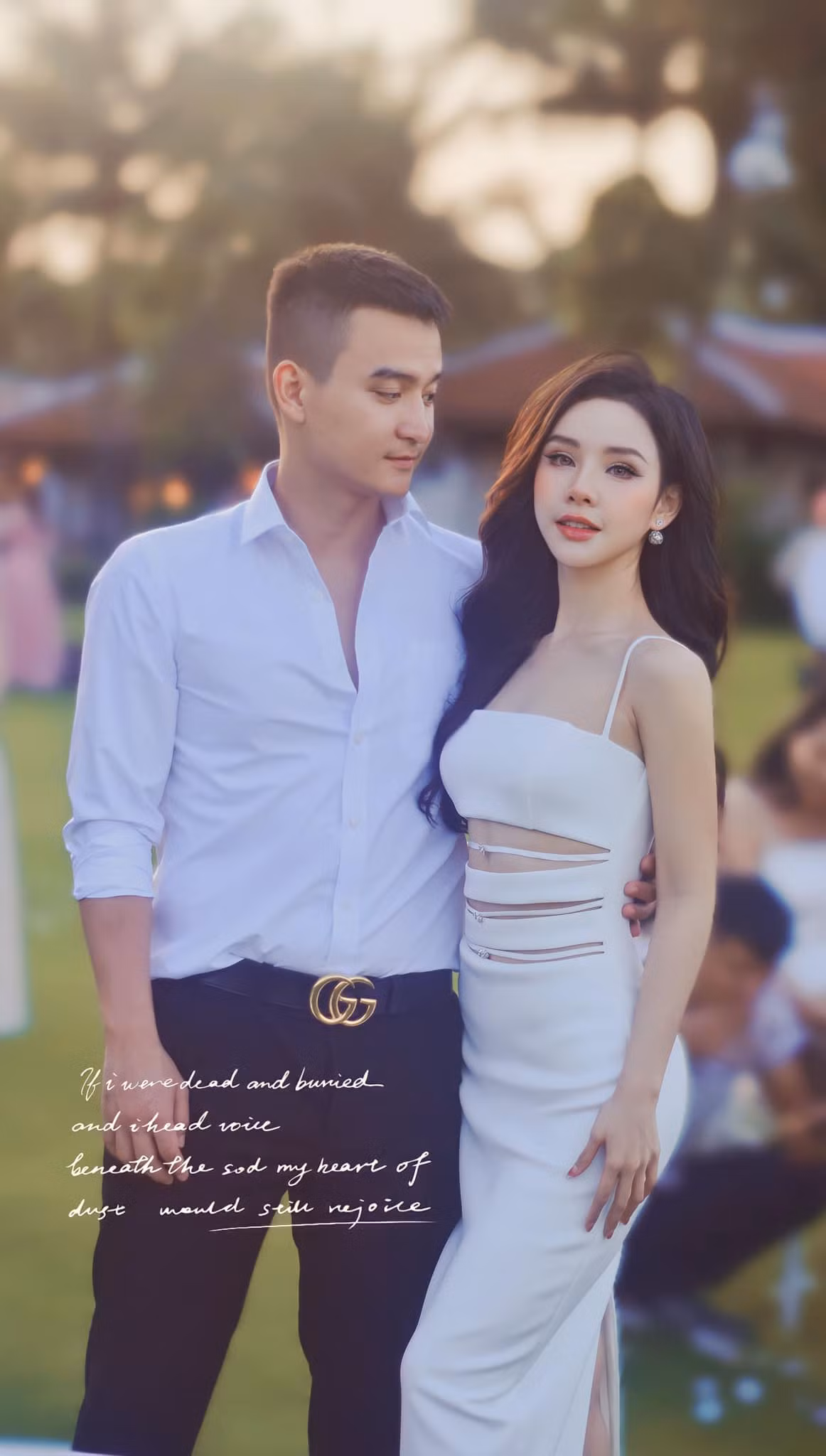Im ắng một thời gian sau mối tình tan vỡ với ca sĩ Minh Tú, mới đây, Yến Tatoo bất ngờ công khai bạn trai mới. Giọng ca 9X quê Thanh Hóa chia sẻ, phía sau Yến ngoài gia đình, luôn có người yêu âm thầm dõi theo và ủng hộ về mọi mặt.
