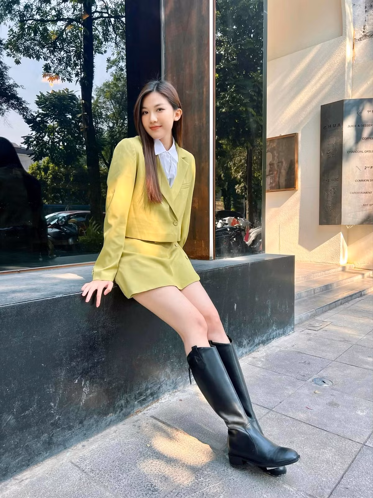 Ngoài đời, Lương Thanh gây thu hút với vẻ ngoài xinh đẹp, dịu dàng và trong sáng.
