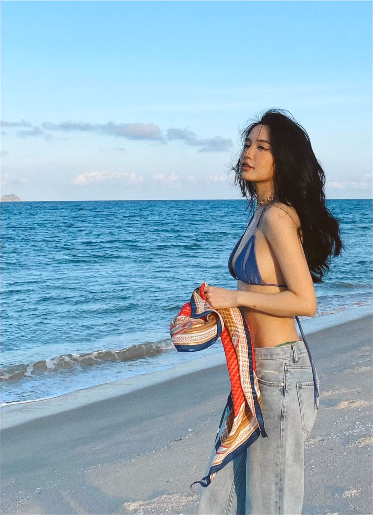 Đông đảo fan của "gái ế" Bích Phương đùa vui rằng, cô là mỹ nhân Vbiz hiếm hoi không bị đồn sinh con trong suốt thời gian "ở ẩn". Tình trạng "ế bền vững" của nữ ca sĩ còn không ít lần khiến phụ huynh phải lên mạng bày tỏ sự nóng lòng.