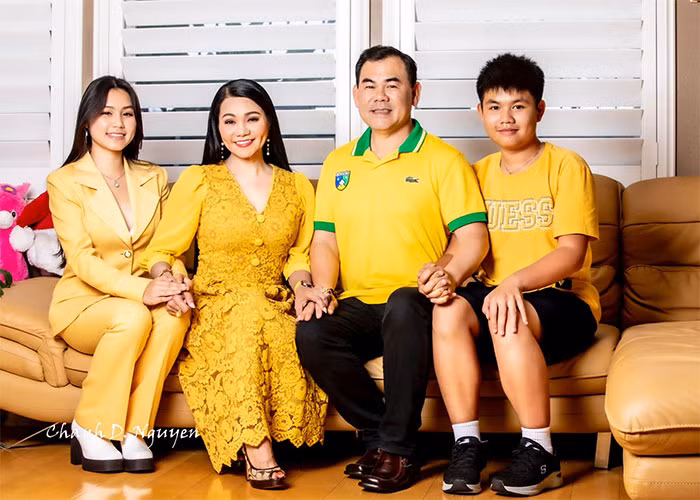 Vợ chồng Ngọc Huyền có hai con, một gái, một trai. Con gái lớn 20 tuổi của Ngọc Huyền, Hà Tiên, vừa giỏi ca hát vừa có thành tích học tập khủng, các môn học đều đạt điểm A, A+, không những thế cô bé còn nấu ăn rất ngon.