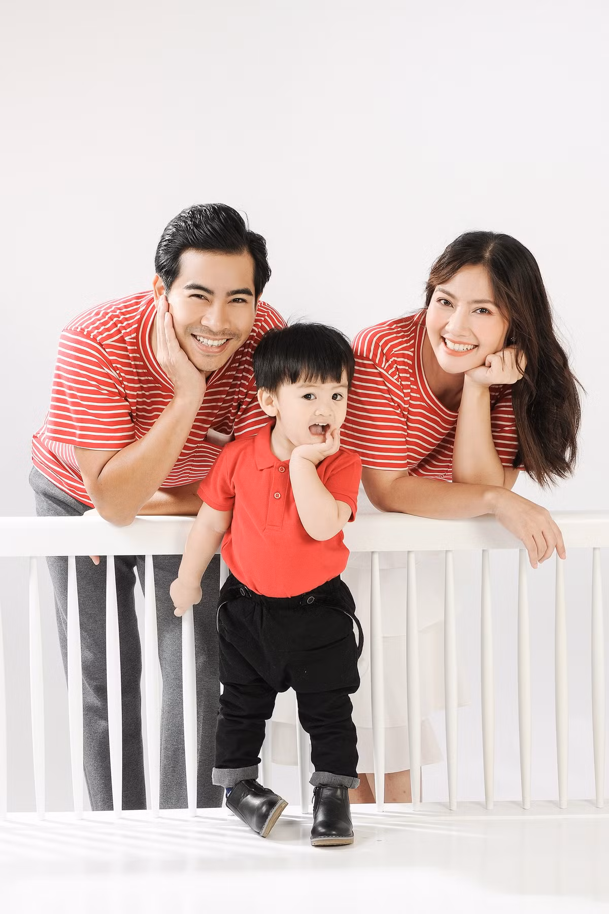 Tháng 11/2019, Thanh Bình và Ngọc Lan bất ngờ tuyên bố ly hôn sau 3 năm chung sống dù đã có con trai chung. Cuộc hôn nhân tan vỡ của cặp vợ chồng diễn viên khiến đông đảo fan của họ khá tiếc nuối.
