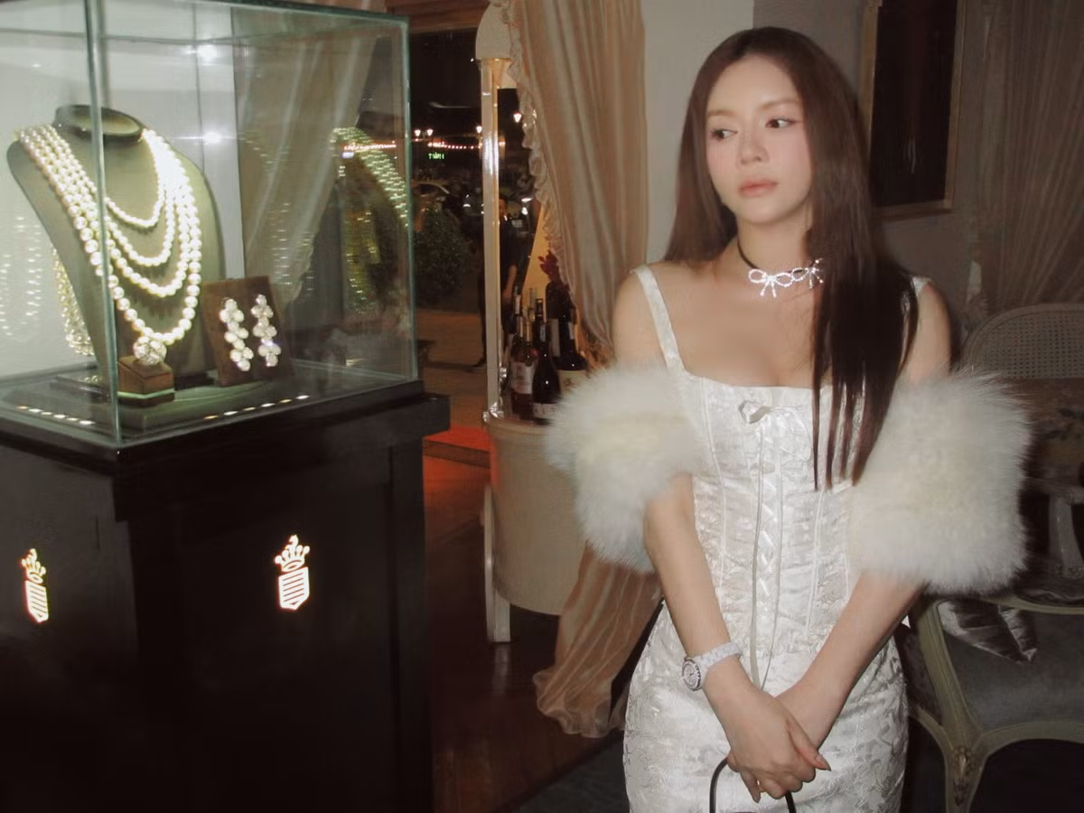 Dù đàn chị chưa lên tiếng xác nhận nhưng không ít fan vào bình luận rằng: "Một "nữ hoàng kim cương" như chị Kỳ thì không thiếu nên cứ yên tâm lấy chồng". Số khác lại đùa vui: "Chị Kỳ nói: Lúc đó em chưa say nhưng chị say rồi nên không tính nha em".