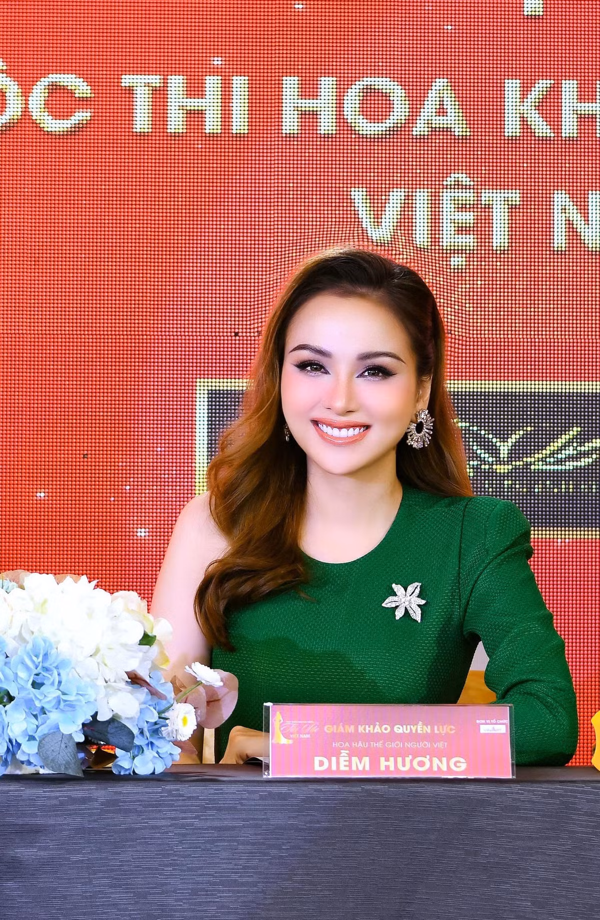 Ngoài kinh doanh, Hoa hậu Diễm Hương còn thi thoảng tham gia sự kiện. Cô đảm nhận vai trò giám khảo cho cuộc thi nhan sắc.