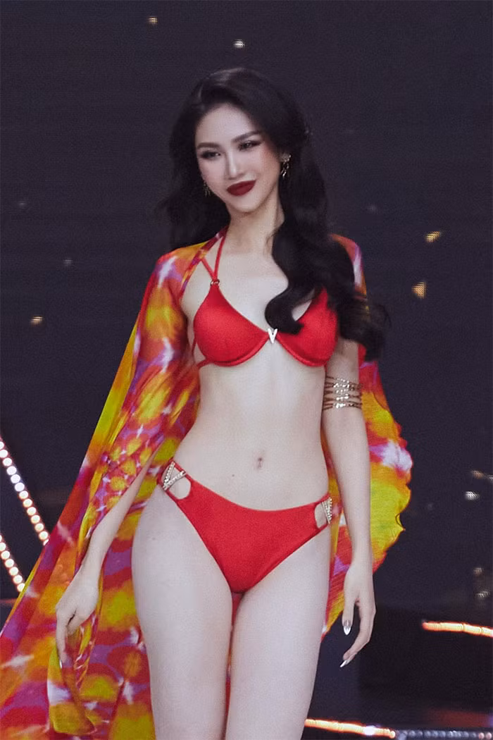 Bùi Quỳnh Hoa là một trong những thí sinh giàu kinh nghiệm trình diễn, ứng xử được đánh giá vượt trội.