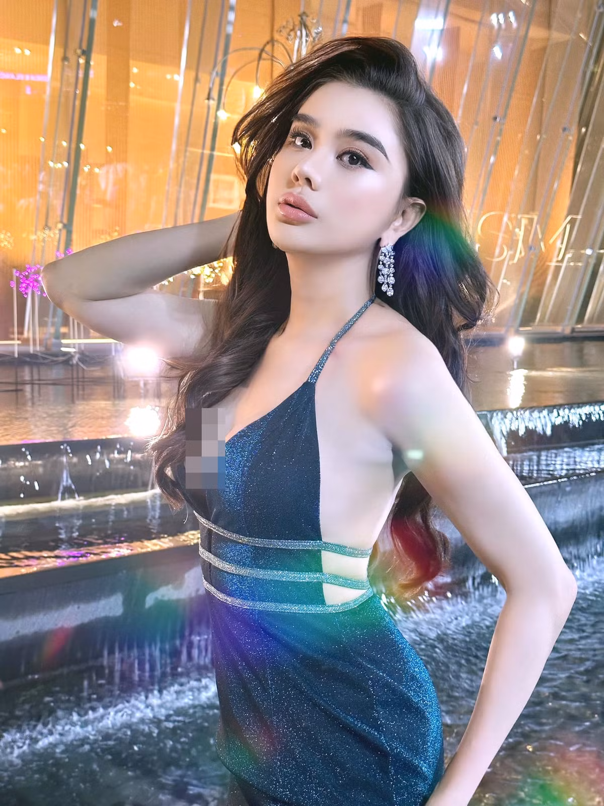 Nữ ca sĩ thả dáng trên du thuyền 5 sao ở dòng sông Chao Pharaya. Ảnh: Gia Kỳ.