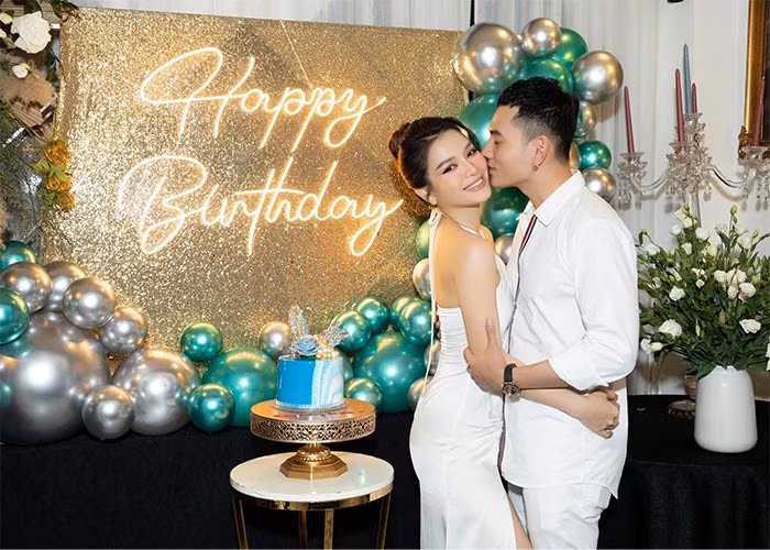 Phương Trinh Jolie khoe dáng chuẩn sau hơn 2 tháng sinh con - Hình 2 Phuong Trinh Jolie khoe dang chuan sau hon 2 thang sinh con-Hinh-2