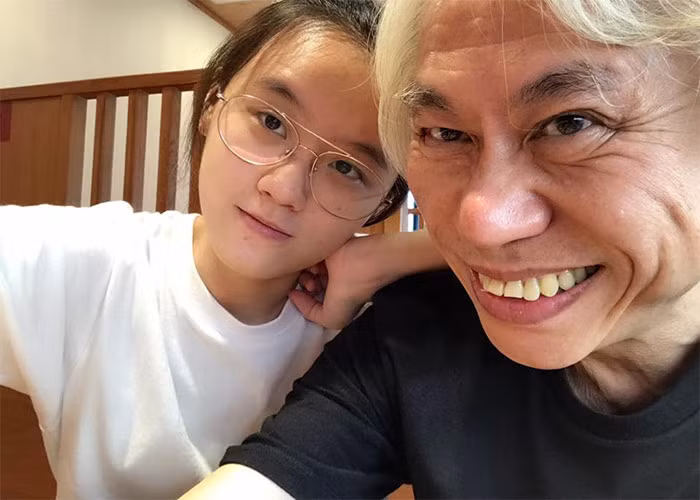 Nhưng Lý Khôn Thành bị bệnh nặng khi nhập viện cần phải có người nhà ký nhiều loại giấy tờ nên họ mới đăng ký kết hôn để các thủ tục ở viện dễ dàng hơn.