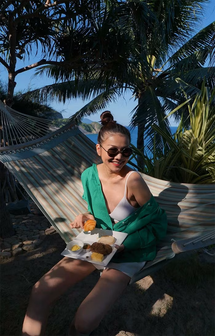 Thời trang ngày thường của người đẹp 39 tuổi đơn giản nhưng cực "cháy".