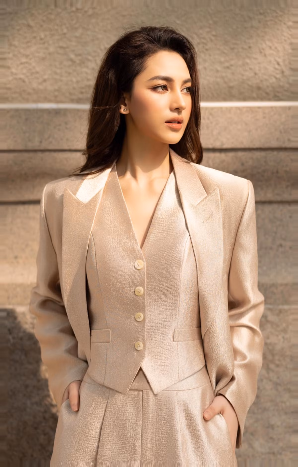  H'Duyên Bkrông đang là gương mặt gây chú ý khi đăng ký dự thi Miss Universe Vietnam 2023. Người đẹp sinh năm 2000, hiện là sinh viên trường Cao đẳng Văn hóa Nghệ thuật Đắk Lắk.