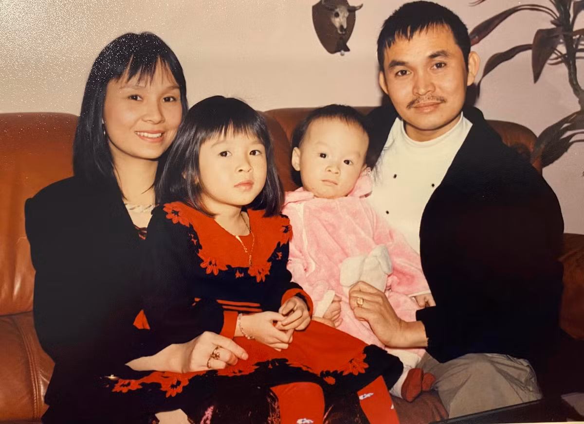 Bức ảnh gia đình Xuân Hinh được chụp cách đây hơn 20 năm.