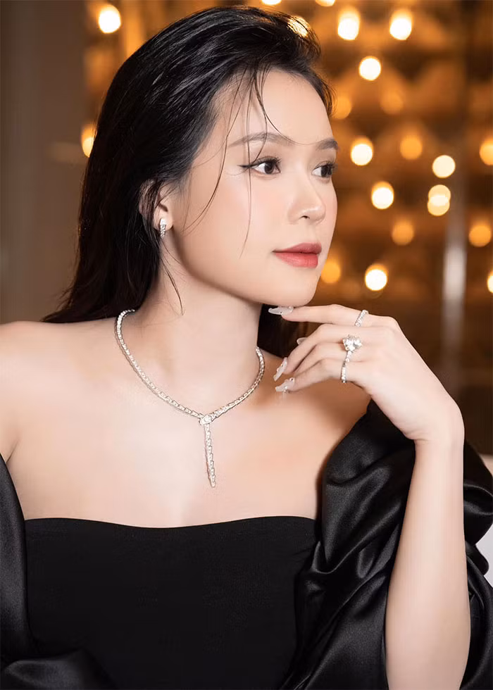 Tuy nhiên, nữ MC sinh năm 1990 vẫn giấu danh tính, hình ảnh của chồng suốt từ đó tới nay.