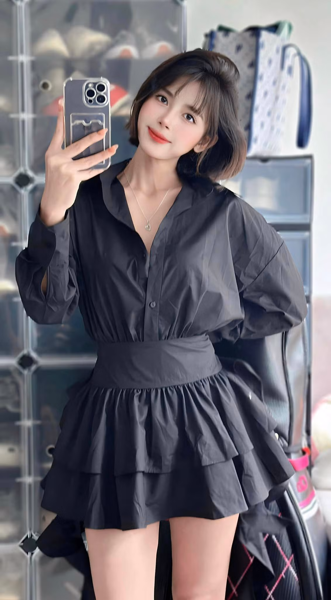 Mỹ nhân họ Vũ sở hữu gương mặt xinh đẹp, nước da trắng, vóc dáng thon gọn cùng vòng eo không chút mỡ thừa.