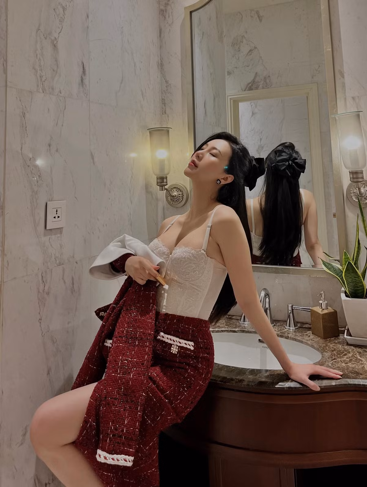 Vóc dáng gợi cảm đáng ngưỡng mộ của Vũ Ngọc Châm thời điểm mới sinh con thứ hai.