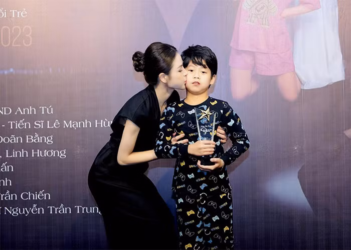 Thu Trang đã ly hôn từ vài năm nay và hiện là mẹ đơn thân của một bé trai 9 tuổi.