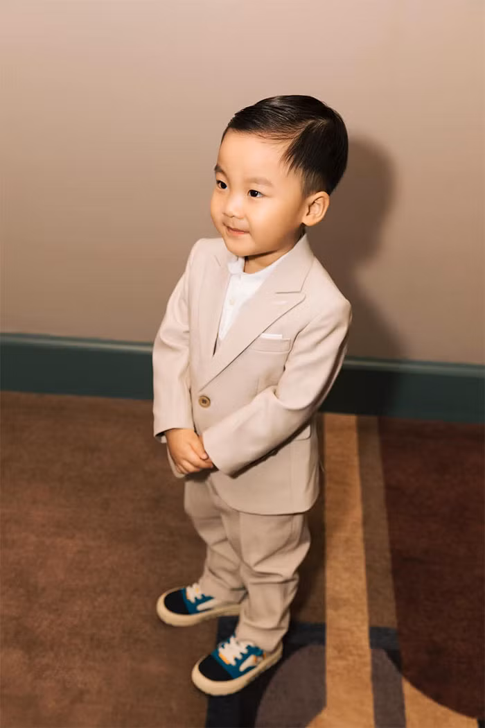 Càng lớn, Bo càng ra dáng "soái ca nhí", chững chạc, đáng yêu.