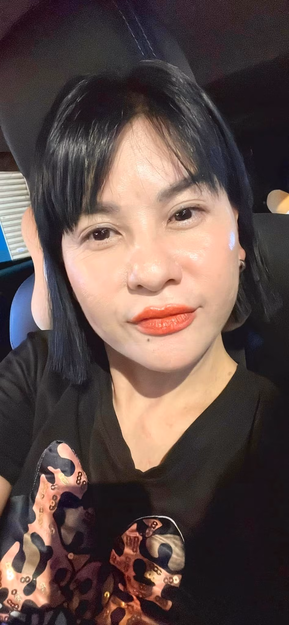 Mỹ nhân U55 chịu khó chăm chút cho nhan sắc hậu chia tay "tình trẻ" Kiều Minh Tuấn.