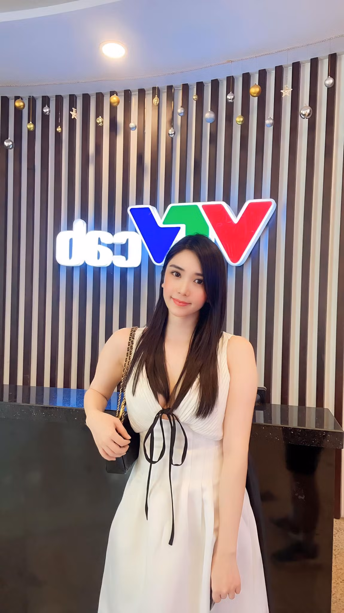 Tháng 9 vừa qua, khi chia sẻ thắc mắc của người hâm mộ, Thanh Bi tiết lộ cô mới bị tai nạn nên cần thời gian dưỡng sức. Mới đây, người đẹp cũng cho hay: "Do sức khỏe nên không đóng được phim dài, lại sắp đi mổ tai".