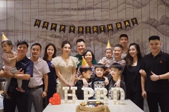 Bà xuất hiện trong những khoảnh khắc trọng đại của gia đình con gái.