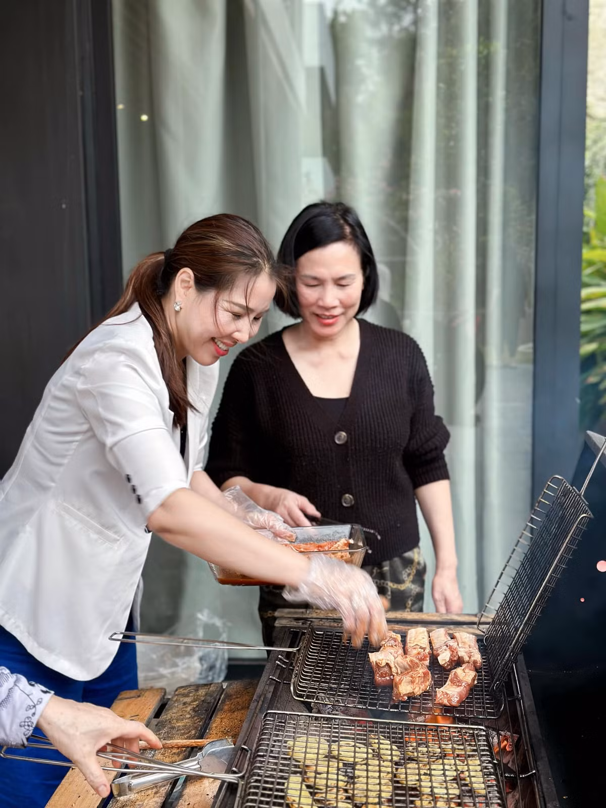  Nữ diễn viên phim "Chạy trốn thanh xuân" hiếm hoi khoe mẹ trên trang cá nhân.
