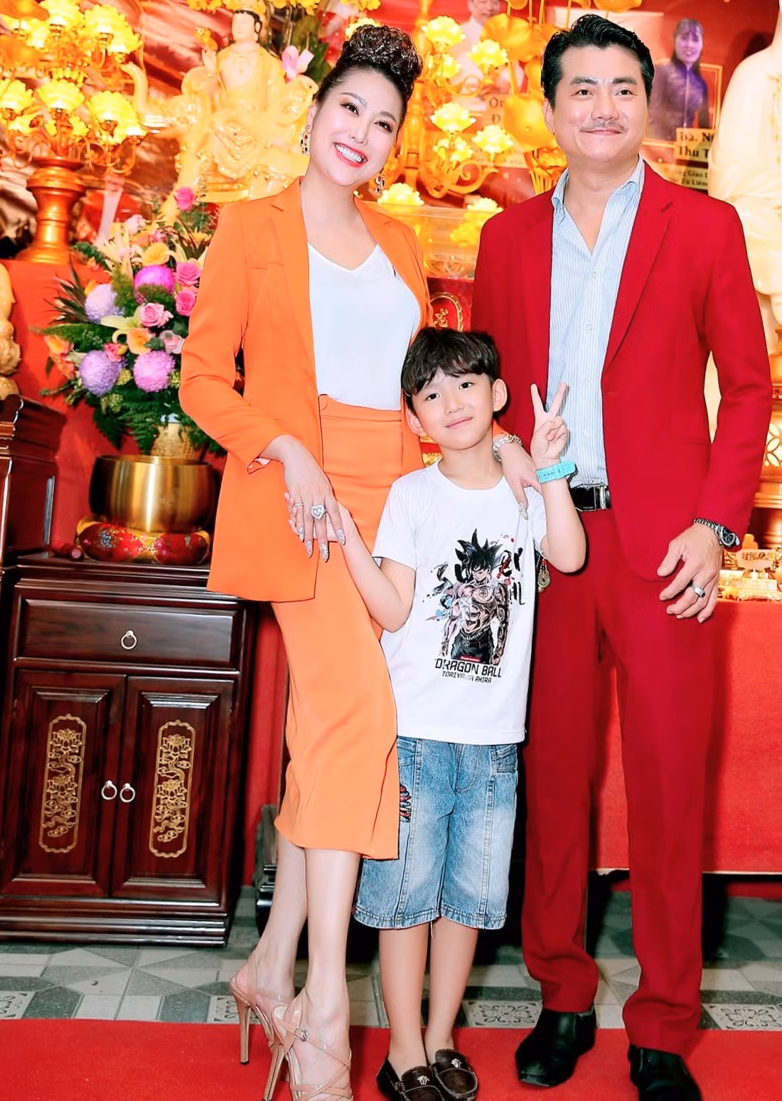 Trong chương trình "Gõ cửa thăm nhà", "nữ hoàng dao kéo" tiết lộ, Phi Thanh Vân và Andy Hoàng chơi chung từ năm 2000. Anh yêu đơn phương rồi "trồng cây si" cô từ đó. Andy Hoàng dành cho cô một tình yêu đẹp và hứa vẫn sẽ chờ cho tới khi nào Phi Thanh Vân nghĩ cả hai có thể quen nhau.