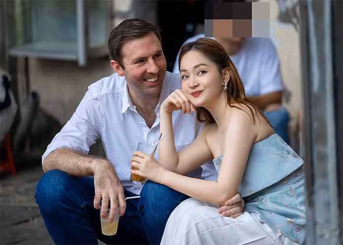 Lan Phương gặp và quen David khi cô đóng phim "Cả một đời ân oán". Sau hai tháng hẹn hò, cô có thai bé Lina và cả hai quyết định kết hôn. (Ảnh: FBNV)