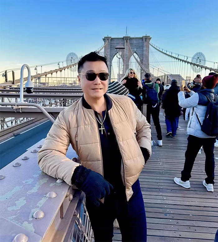 Lý Hùng U55 nhưng phong độ, trẻ trung như trai 30 Ly Hung U55 nhung phong do, tre trung nhu trai 30