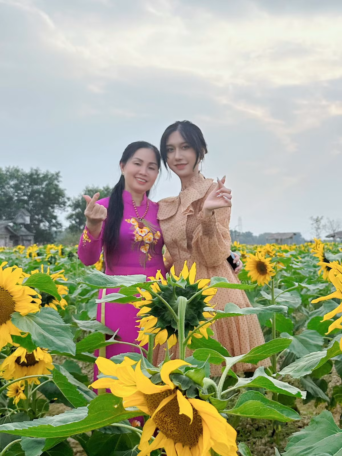 Ngày càng xinh đẹp và thành công, mỹ nhân quê Bắc Giang bày tỏ lòng biết ơn tới người mẹ đã sinh ra mình và luôn ủng hộ cô trong cuộc đời này.