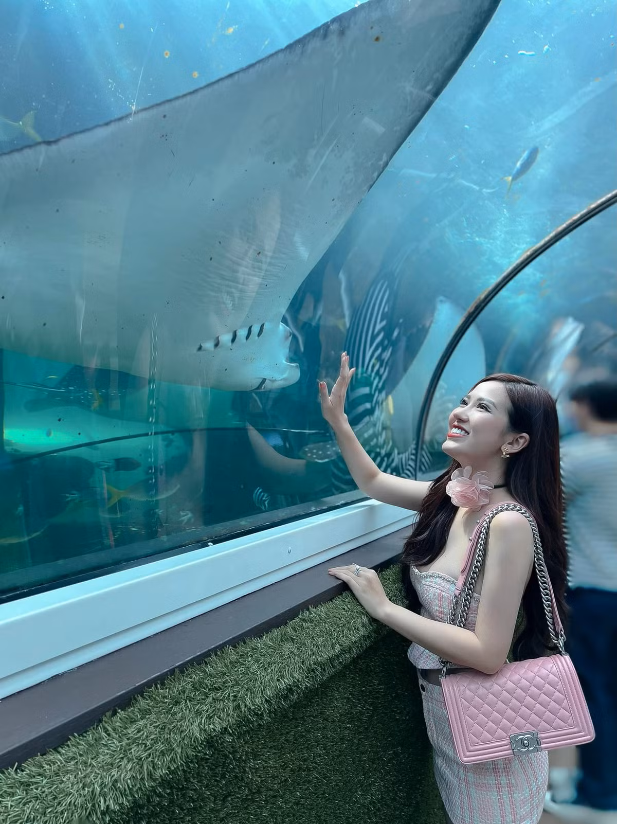 Mới đây, MC Thu Hà đăng loạt ảnh khoe vẻ đẹp rạng rỡ khi một mình vi vu ở nước Úc.