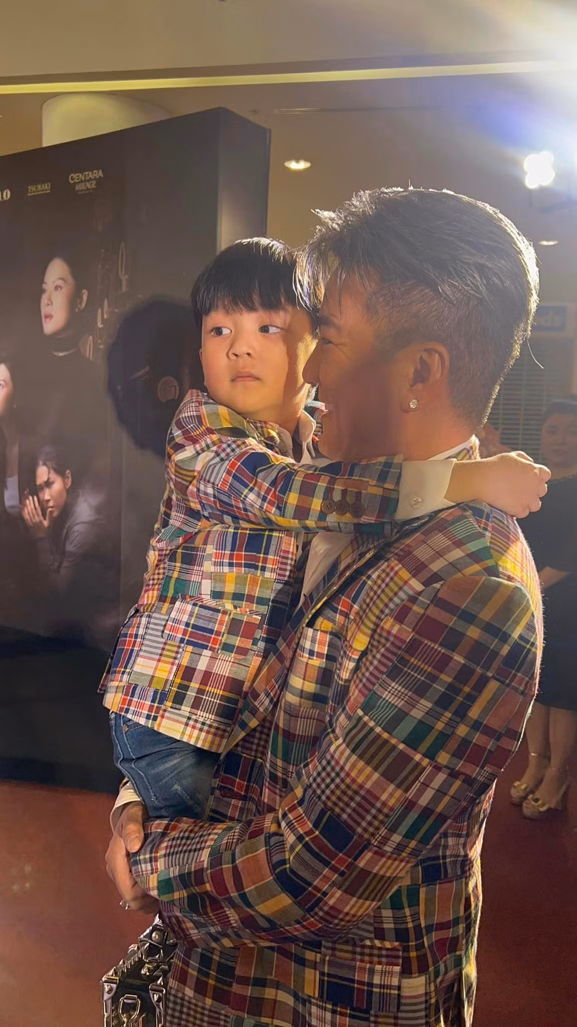 Con trai của giọng ca sinh năm 1971 thường xuyên được theo cha đi diễn, dự sự kiện hay làm từ thiện.