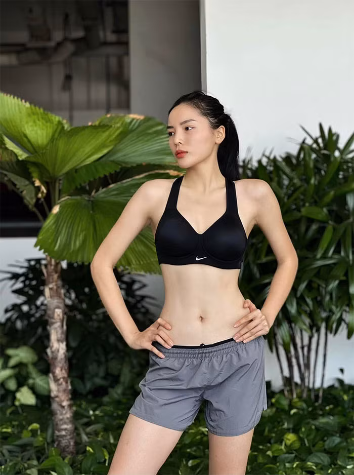 Số đo ba vòng của người đẹp 27 tuổi luôn khiến nhiều người phải ngoái nhìn.
