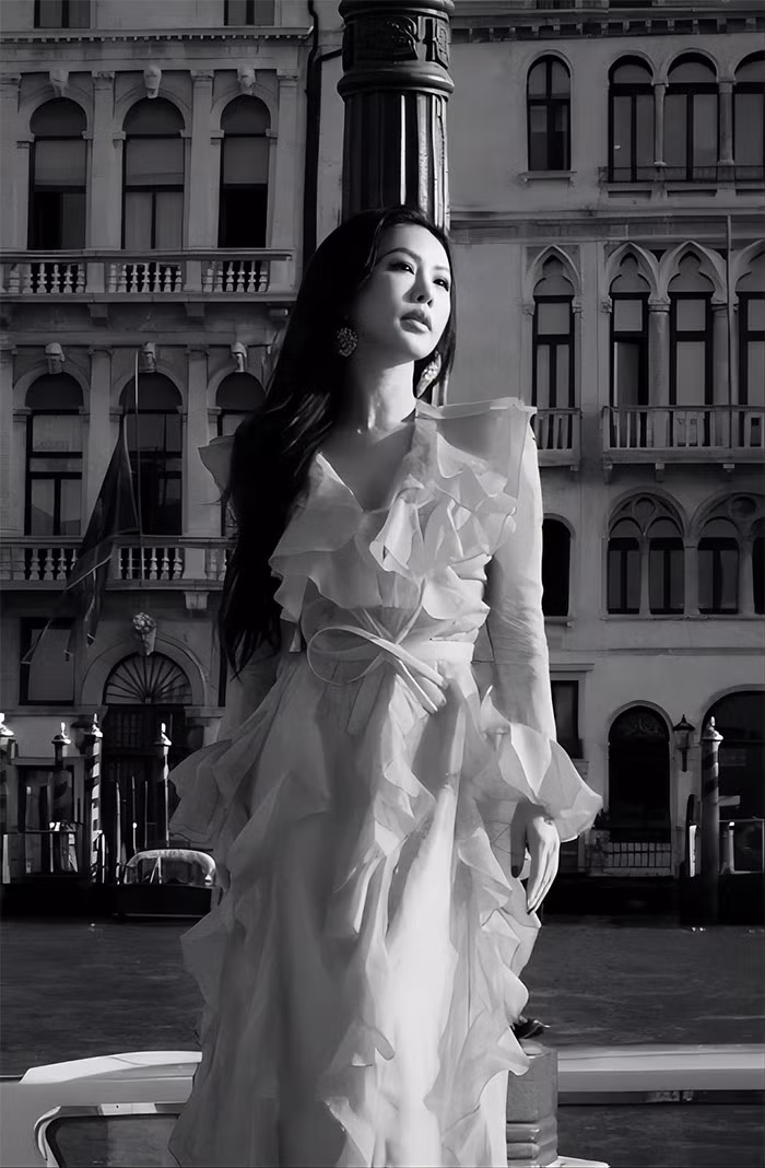 Ngày 17/7/2023, trên trang cá nhân, Thu Hoài tuyên bố cô đã ly hôn chồng kém 10 tuổi. "...Tôi và anh Trí đã chia tay, từ gần 1 năm qua... Tôi cũng không muốn giải thích nhiều về chuyện sai - đúng trong cuộc chia tay, tôi chỉ nghĩ đơn giản là cả hai đã có một lựa chọn không đúng khi gặp nhau. Tôi chỉ muốn cảm ơn anh Trí về 7 năm đã qua...", Thu Hoài viết trên trang cá nhân.